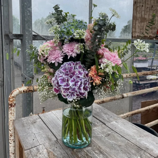 Some wonderful Hydrangea inspiration from @hydrangeaworldflowercreations ! 😍😍😍

Want to see these bouquets up close? Visit @hukra_stockholm or @sbdblomsam this week and be inspired! 😁 

#floweringyourworld #hukraflowerexport #blomstergrossist #flowers #flowerexport #exclusiveflowers #florist #blomster #hydrangea #hydrangeabouquet #hortensia